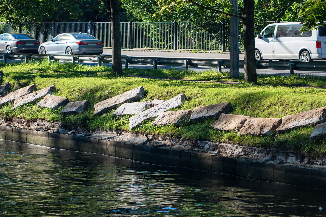 riverbank-infrastructure-upkeep-in-city-area-gran-2025-10-08-13-04-44-utc